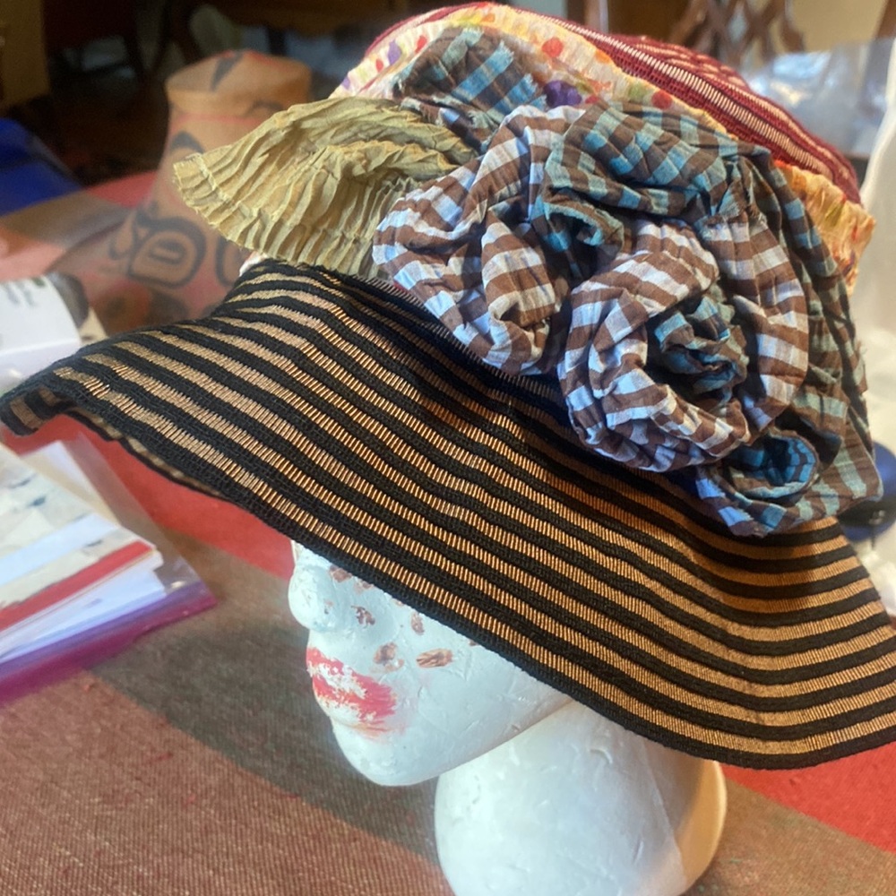 Adorable Cotton Poly Hat! By Grevi. Made in Italy - Picture 3 of 7